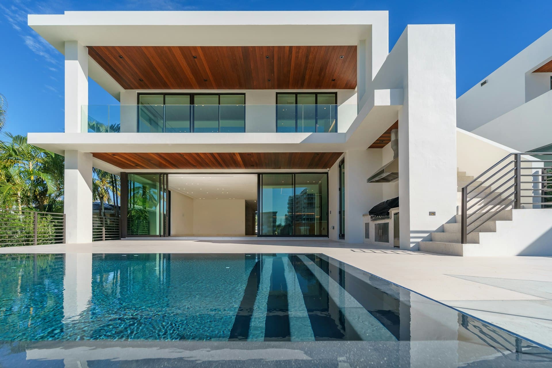 Infinity edge pool